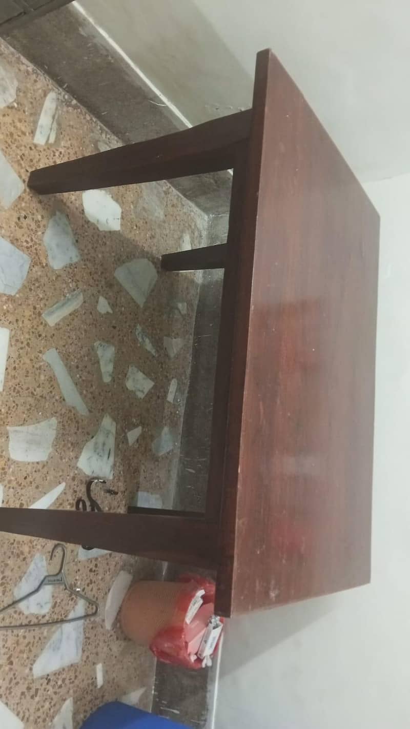 wooden table 0
