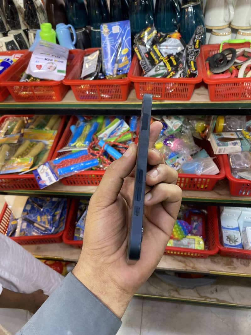 Apple iPhone 14 4