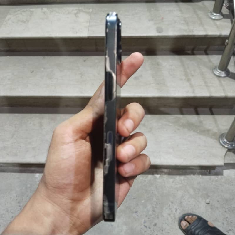 Apple iPhone 13 2