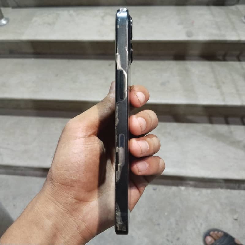 Apple iPhone 13 4