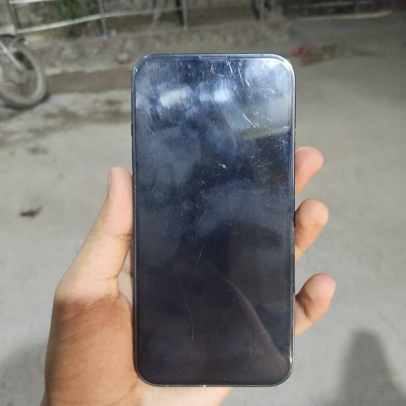 Apple iPhone 13 5