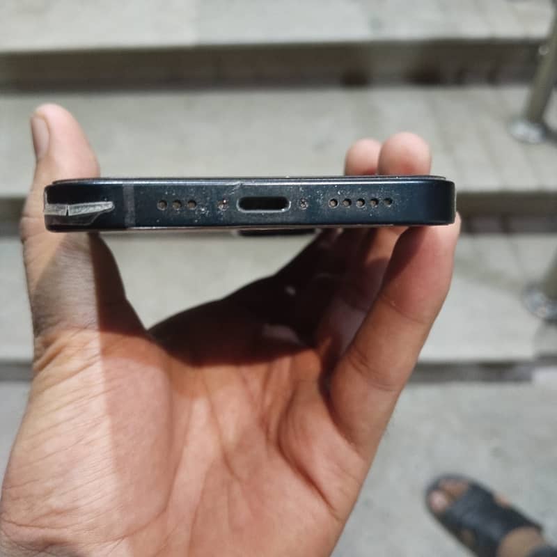 Apple iPhone 13 6
