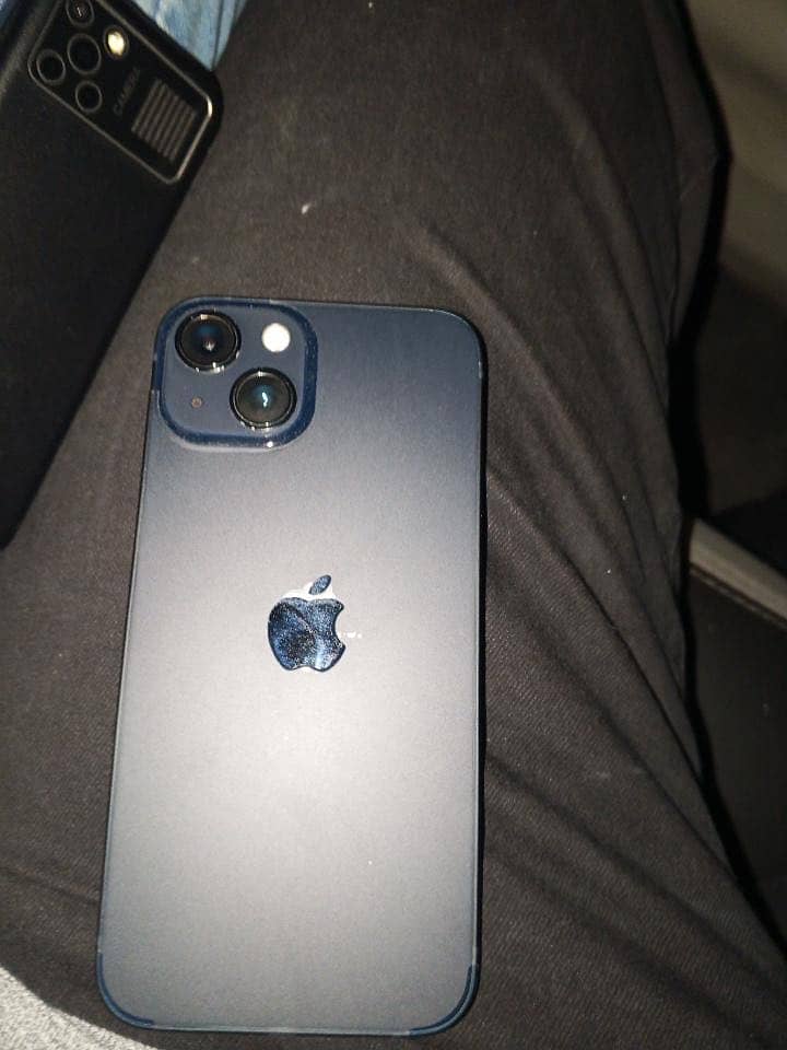 Apple iPhone 13 8