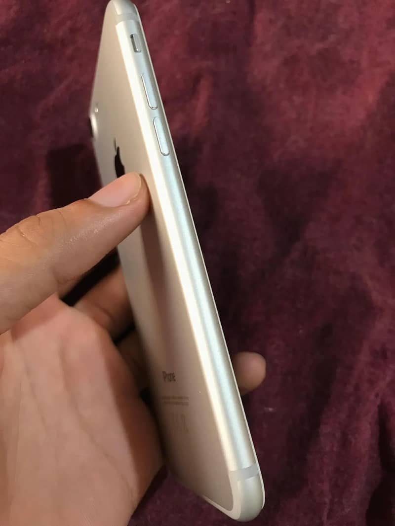 Apple iPhone 7 2