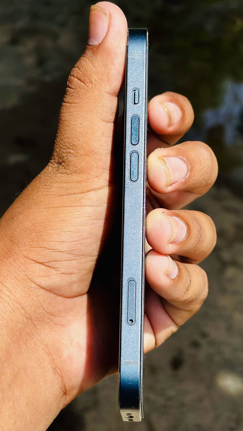 Apple iPhone 13 4