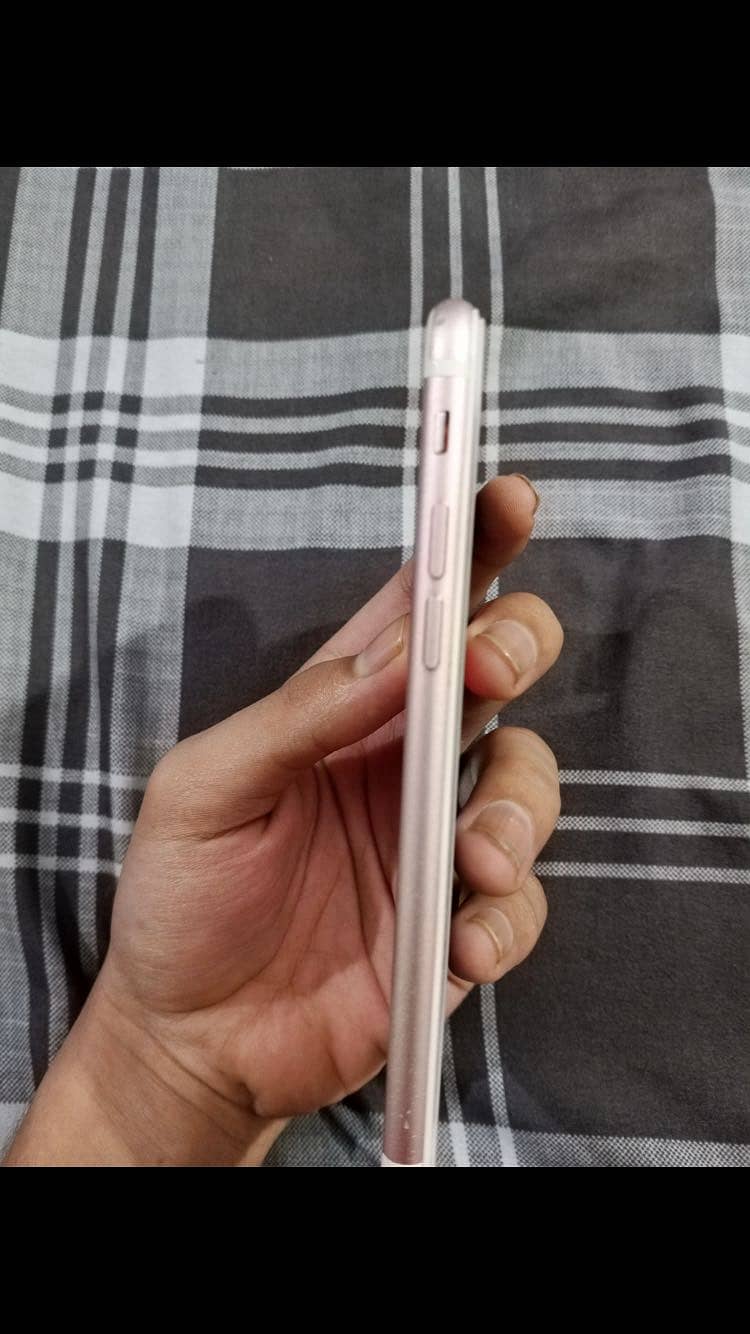 Apple iPhone 7 2