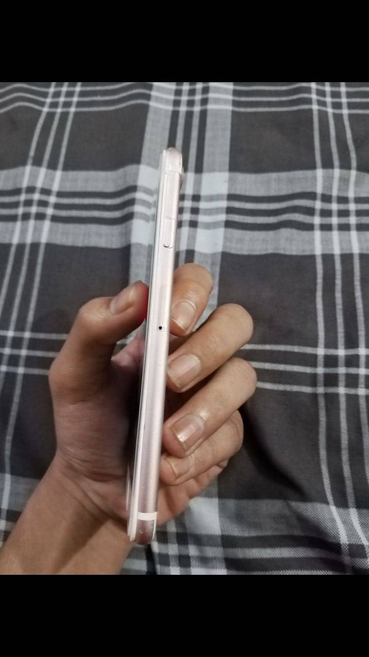 Apple iPhone 7 3