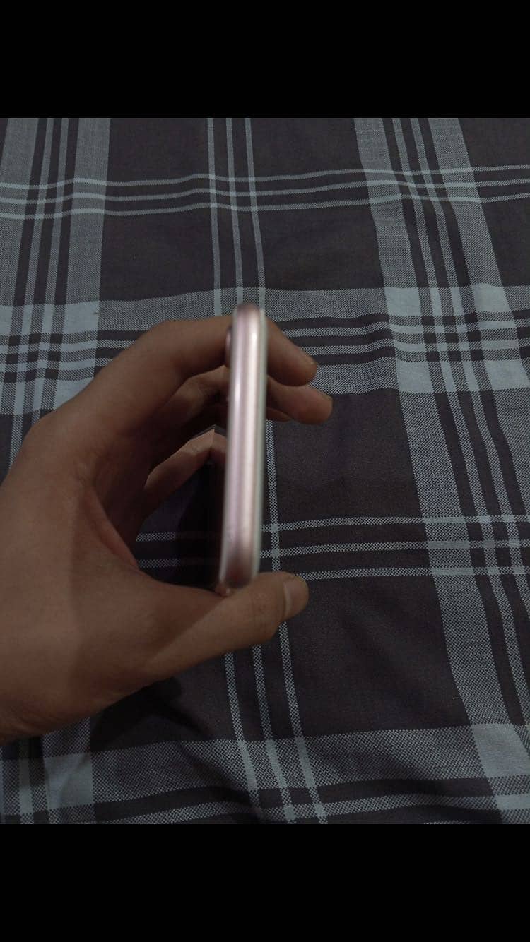 Apple iPhone 7 4