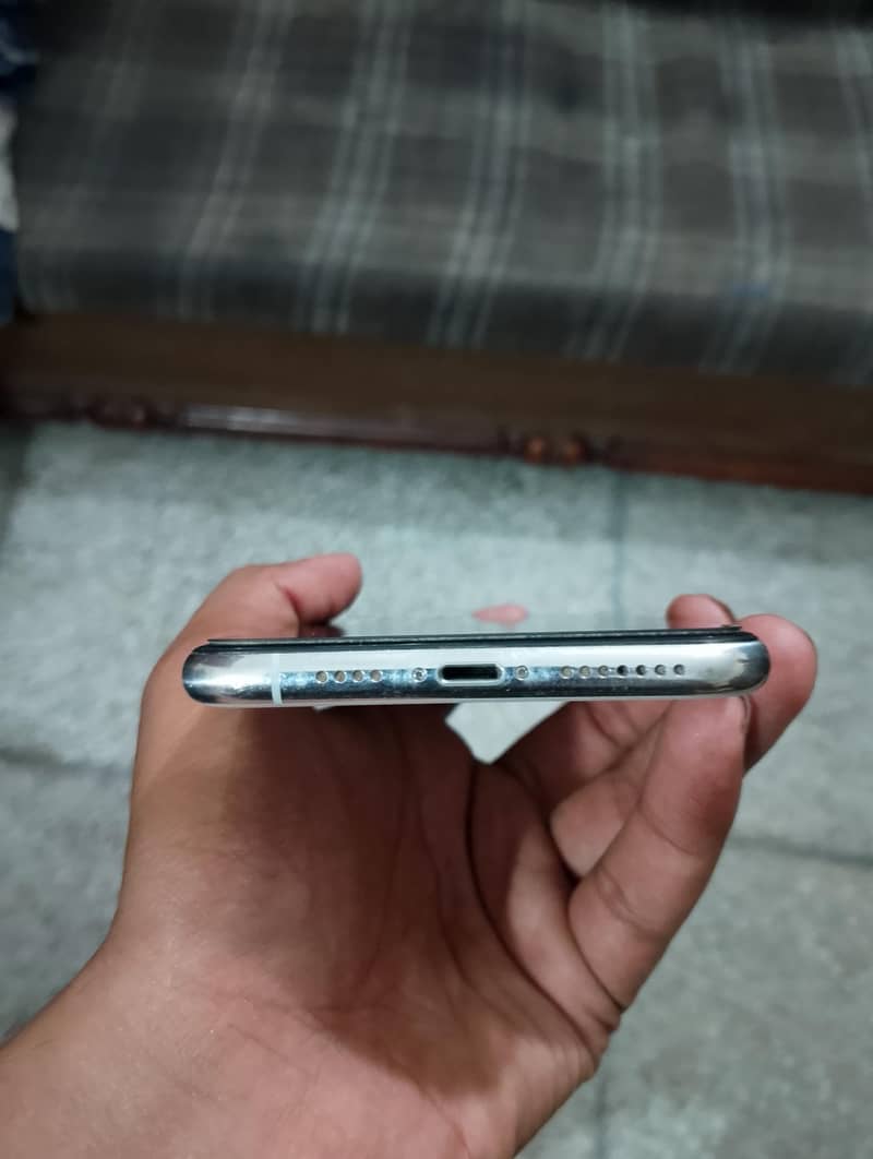 Apple iPhone 11 Pro Max 2