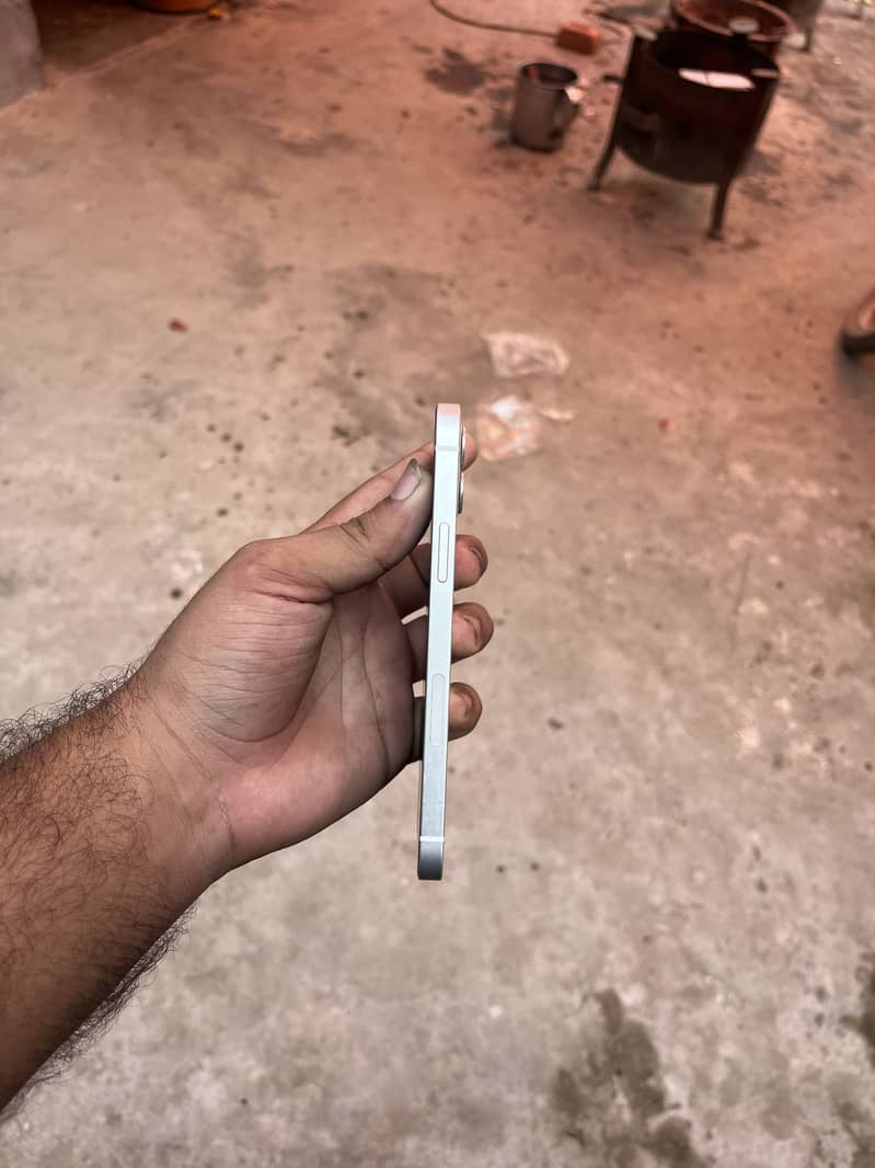 Apple iPhone 12 4