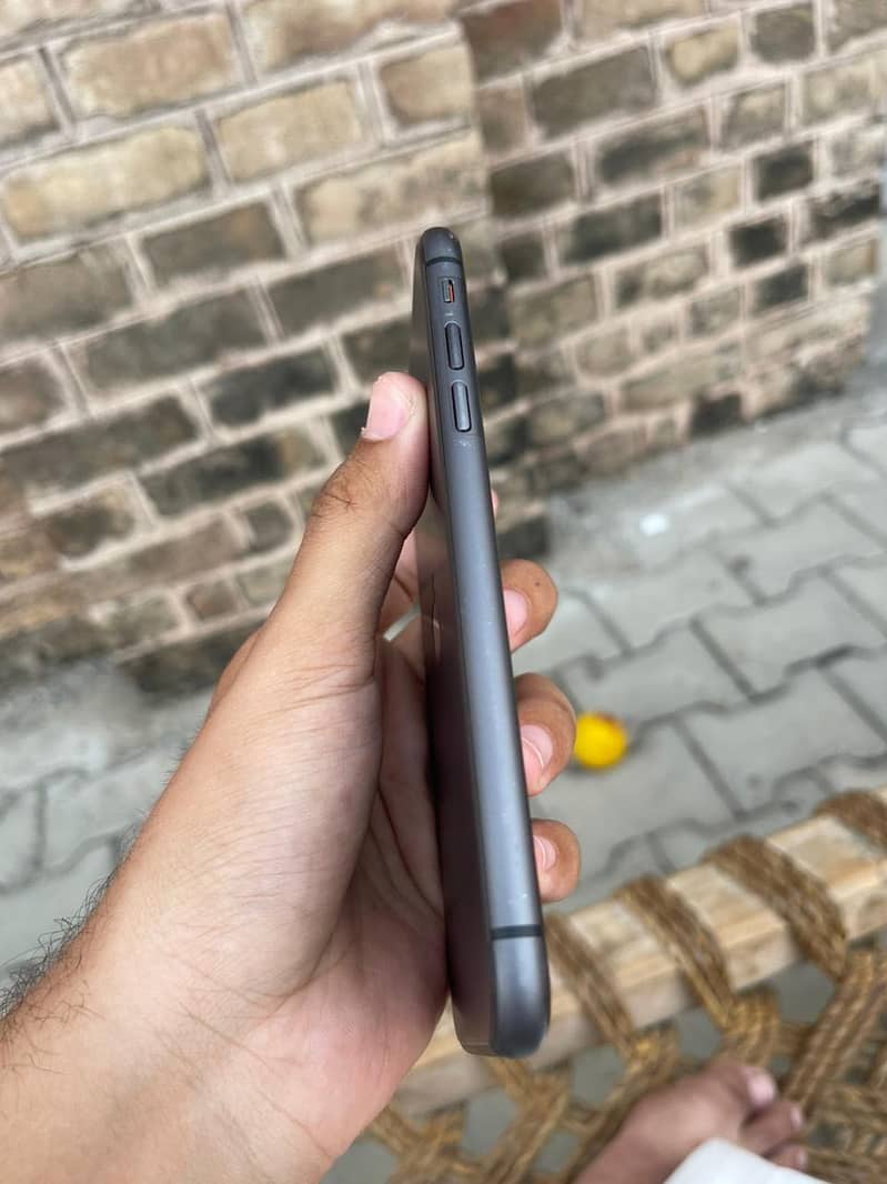 Apple iPhone 11 6