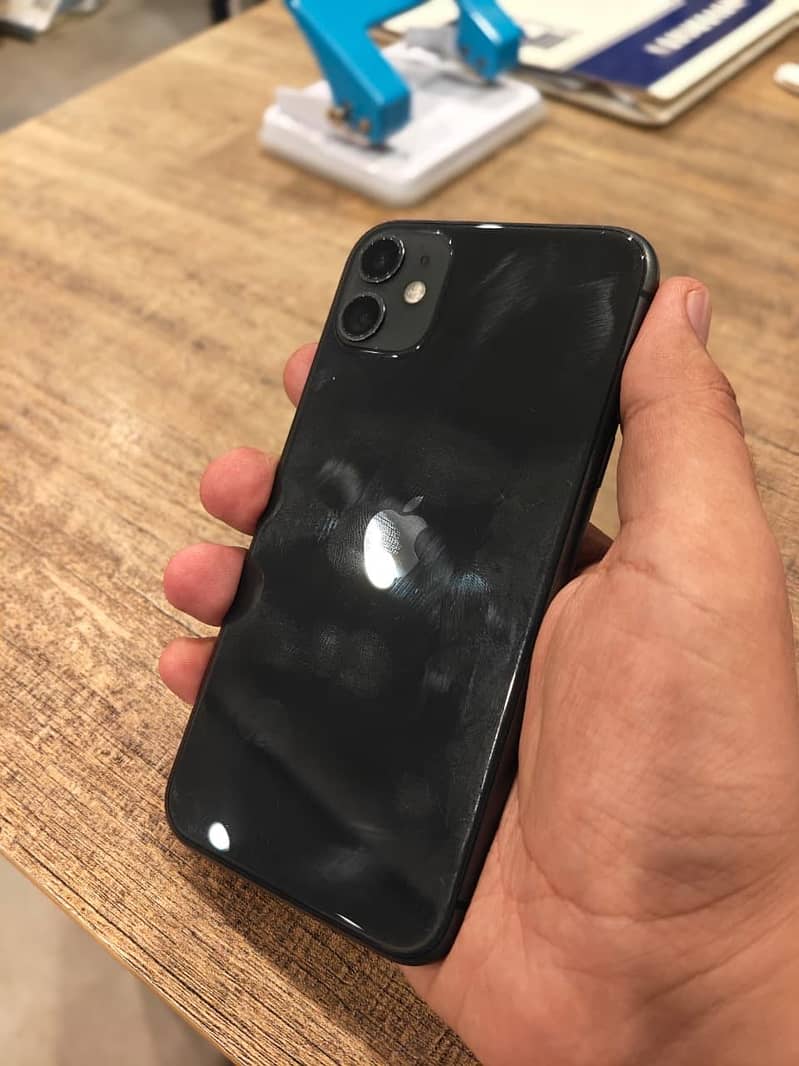 Apple iPhone 11 4