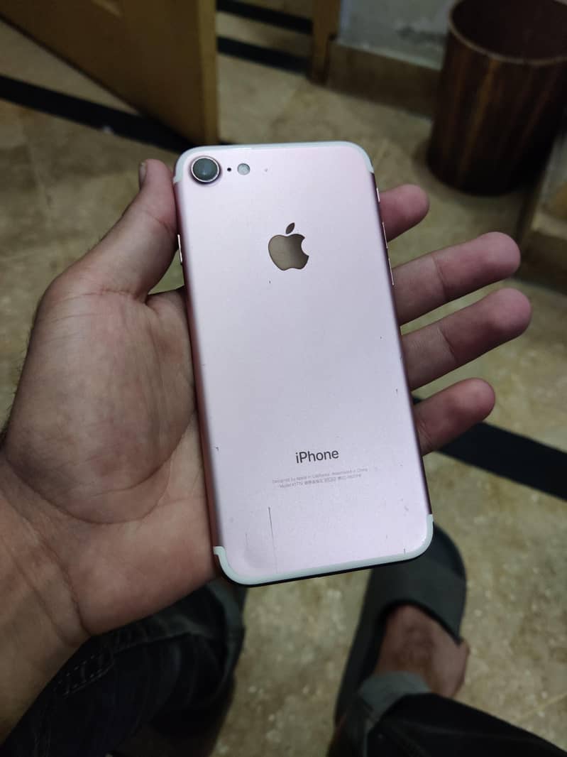 Apple iPhone 7 0