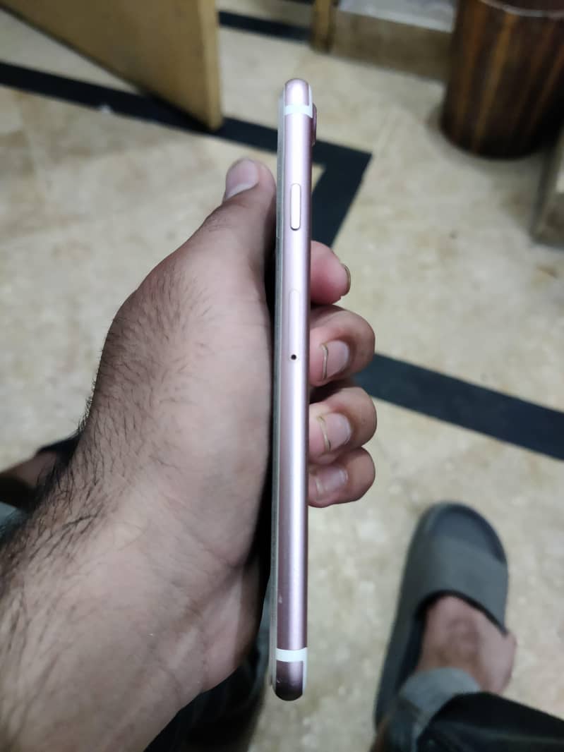 Apple iPhone 7 1