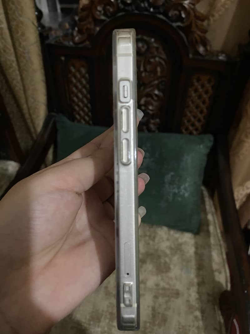 Apple iPhone 13 2