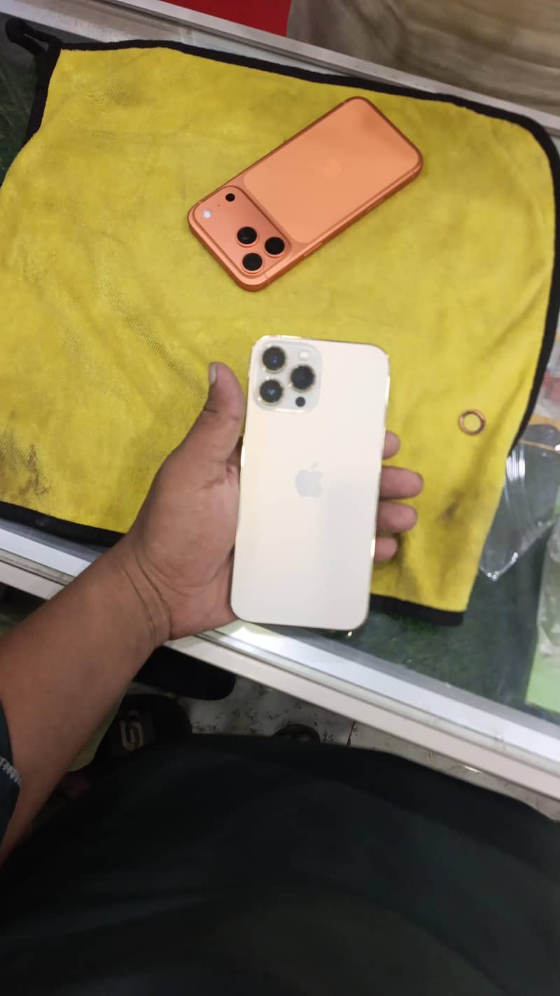Apple iPhone 13 Pro Max 0