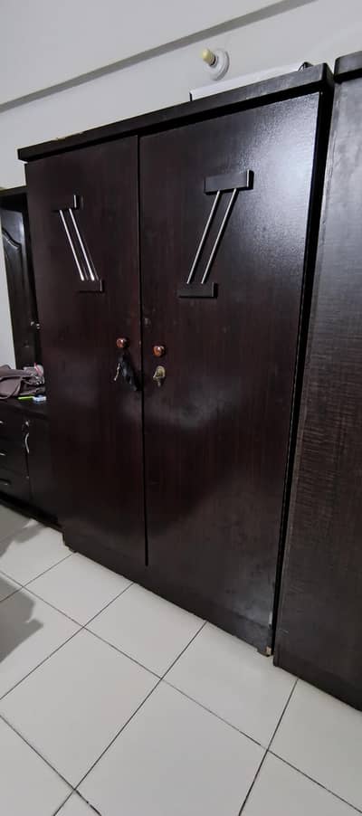 2 door wardrobe and Dressing