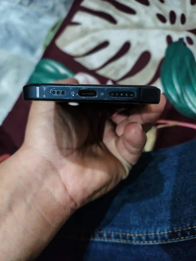 iPhone 16 3