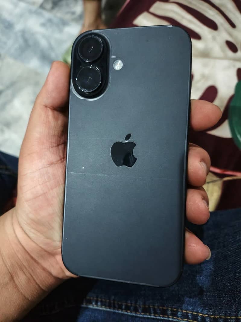 iPhone 16 6
