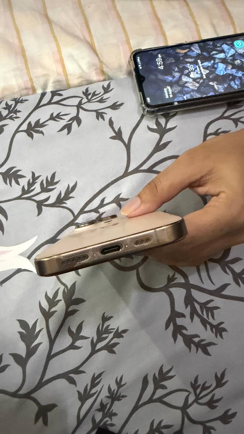Apple iPhone 16 Pro 1