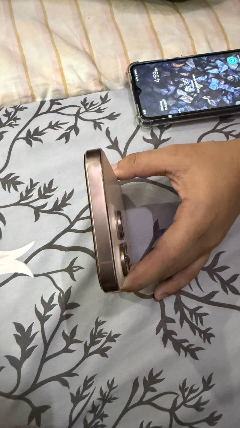 Apple iPhone 16 Pro 4