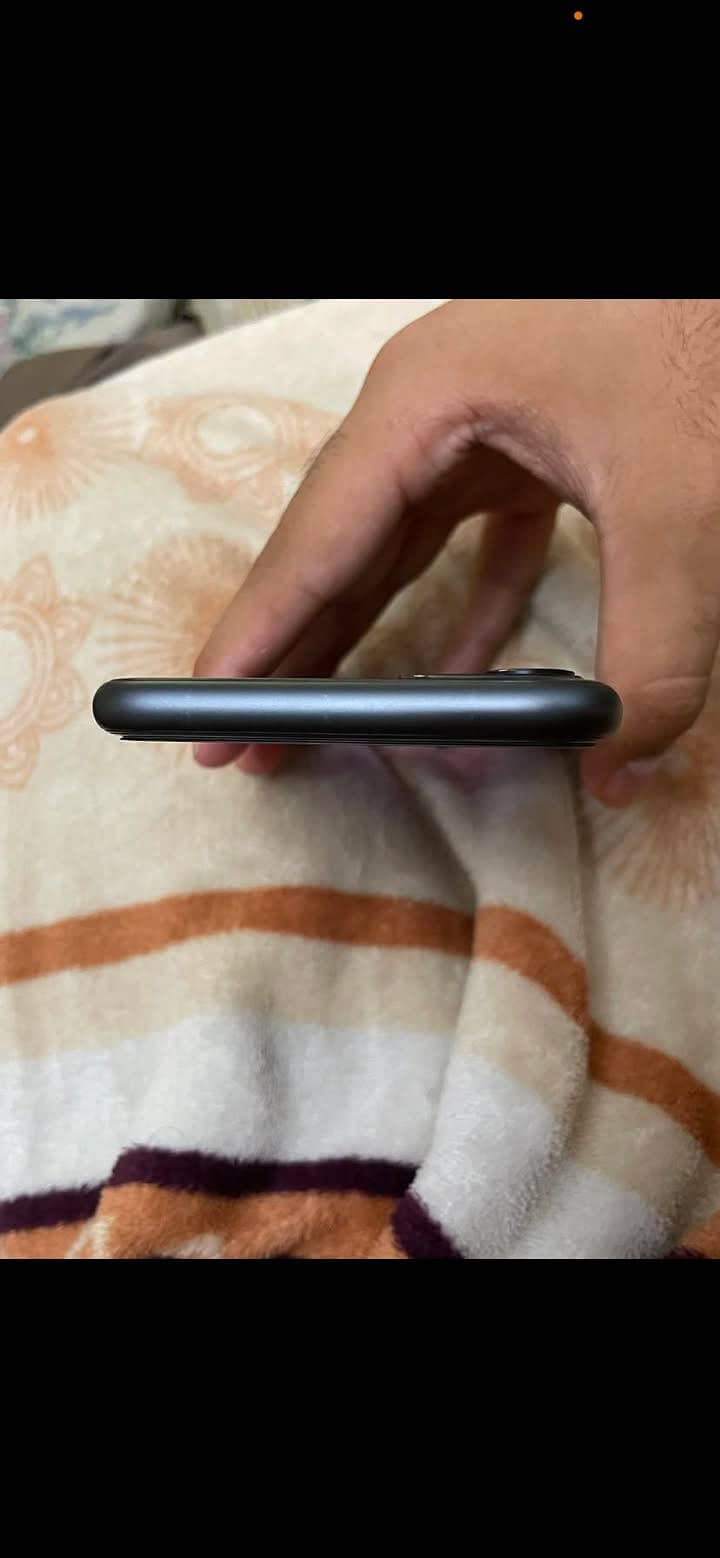 Apple iPhone 11 4