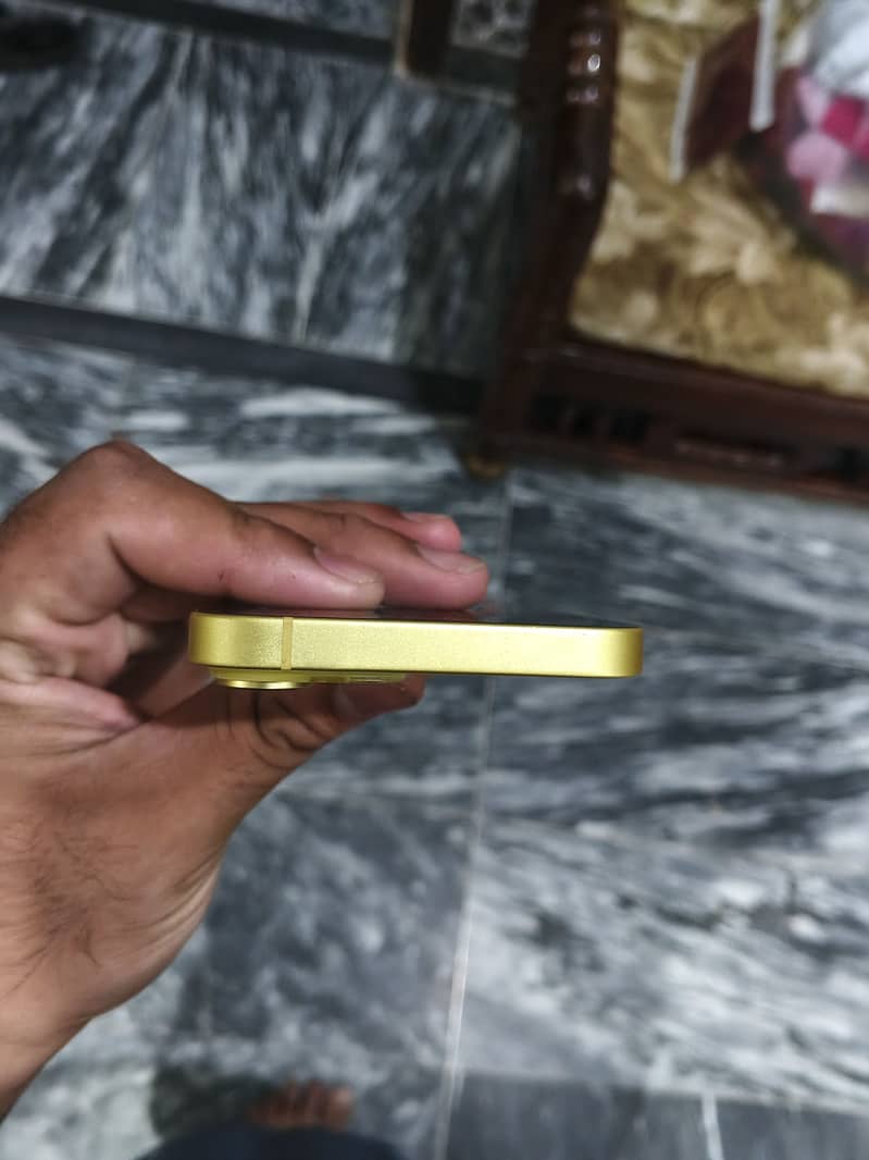 Apple iPhone 14 3