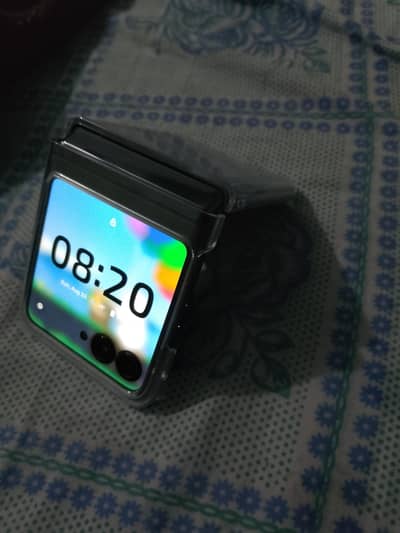 Motorola Razr 40 Ultra flip