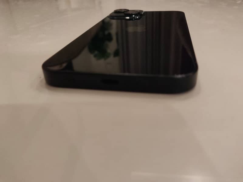 Jv iPhone 14 10/10 condition 3
