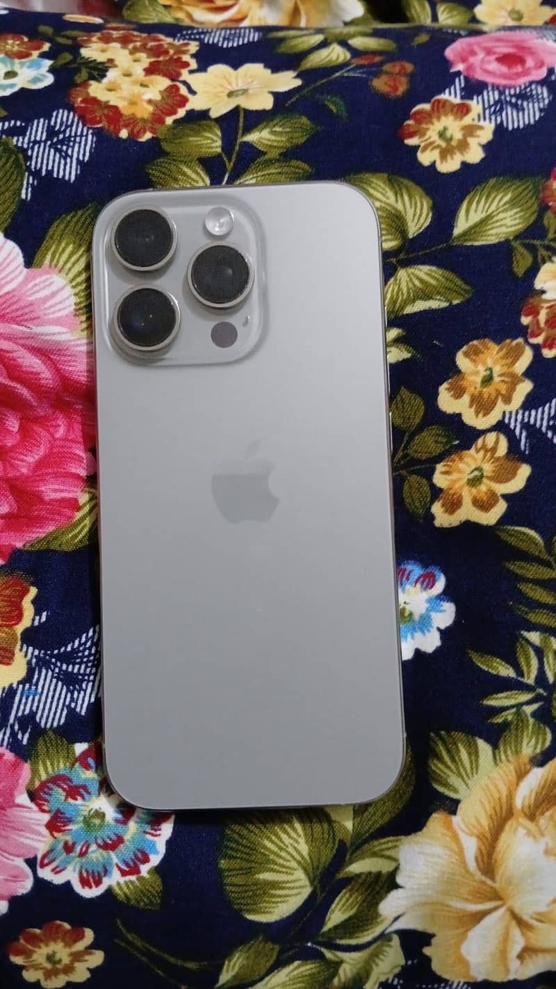 Apple iPhone 16 Pro 1
