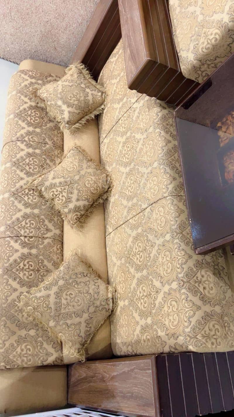 5 seater sofa + table 2