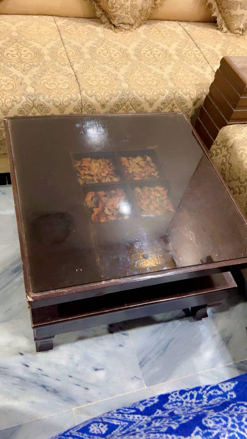 5 seater sofa + table 3