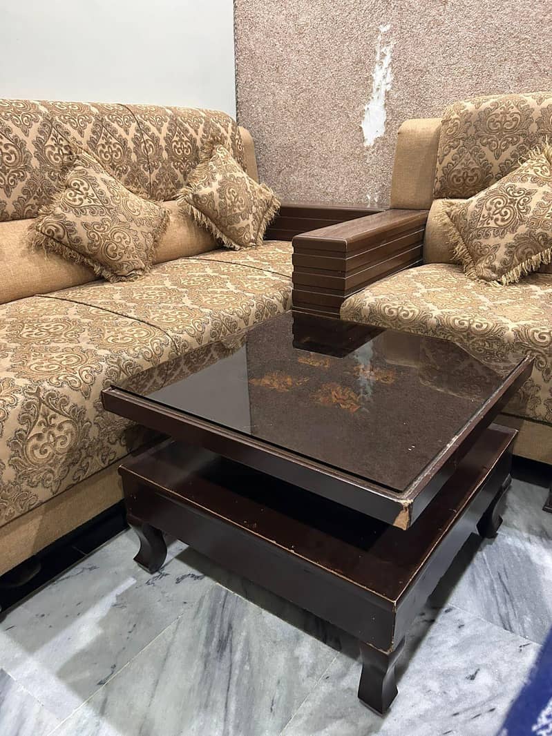5 seater sofa + table 4
