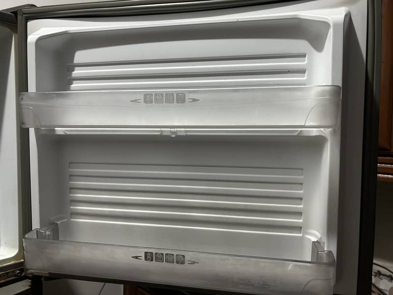 Dawlance Midsize Refrigerator 3