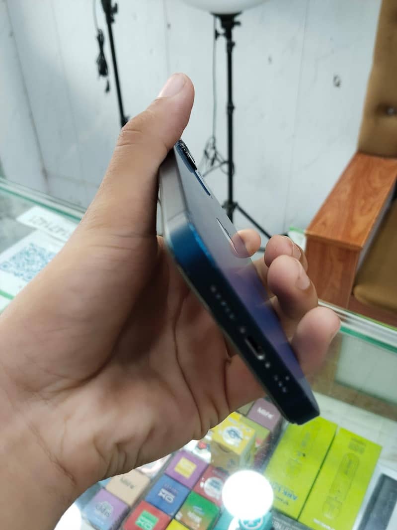 Apple iPhone 12 1