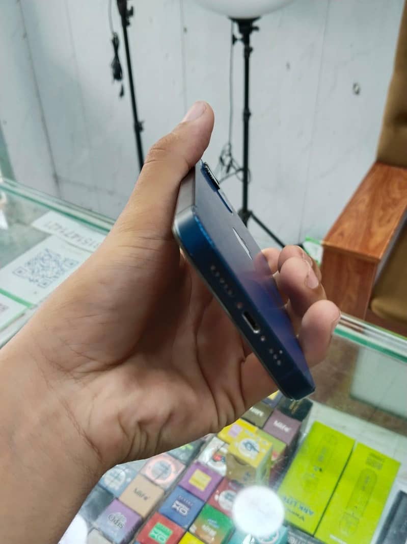 Apple iPhone 12 2
