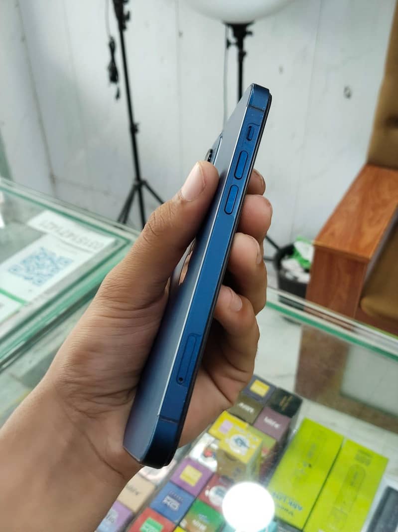 Apple iPhone 12 3
