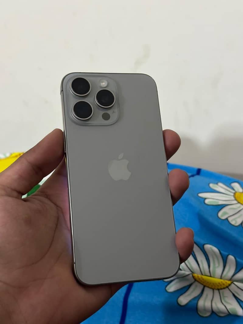 Apple iPhone 15 Pro Max 0