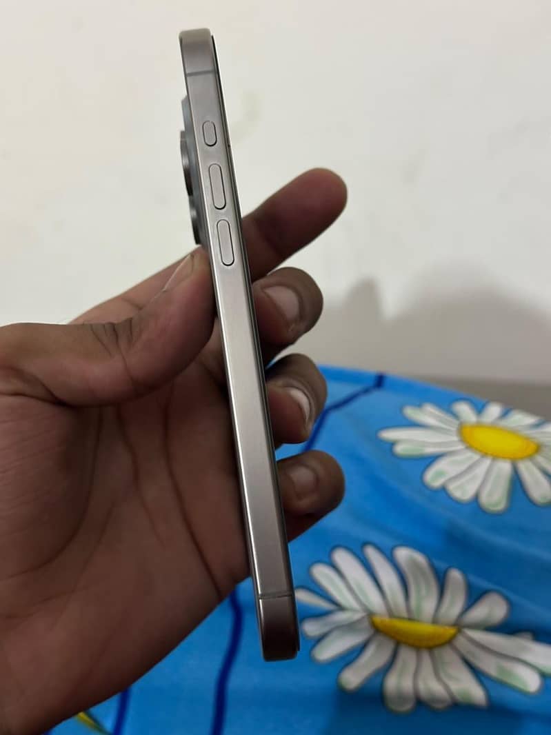Apple iPhone 15 Pro Max 1