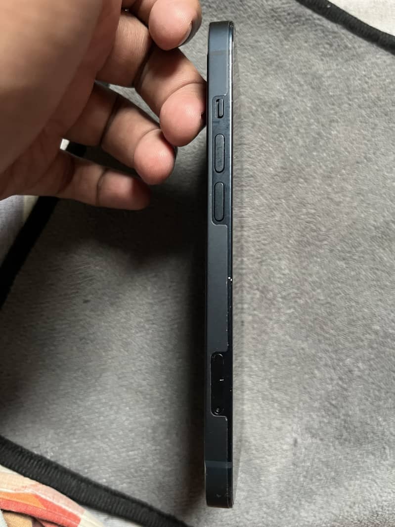 Apple iPhone 13 2