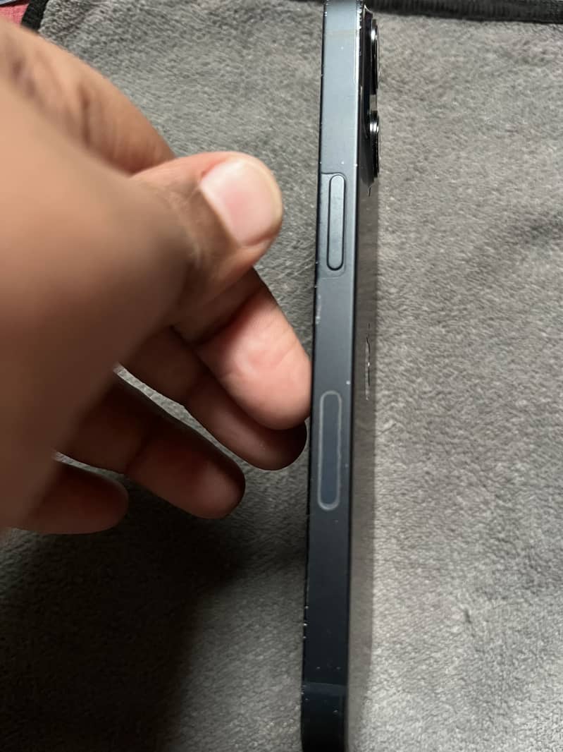 Apple iPhone 13 3