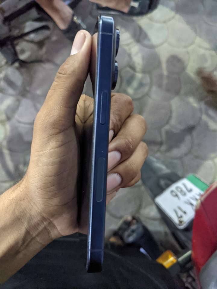 Apple iPhone 15 Pro 0