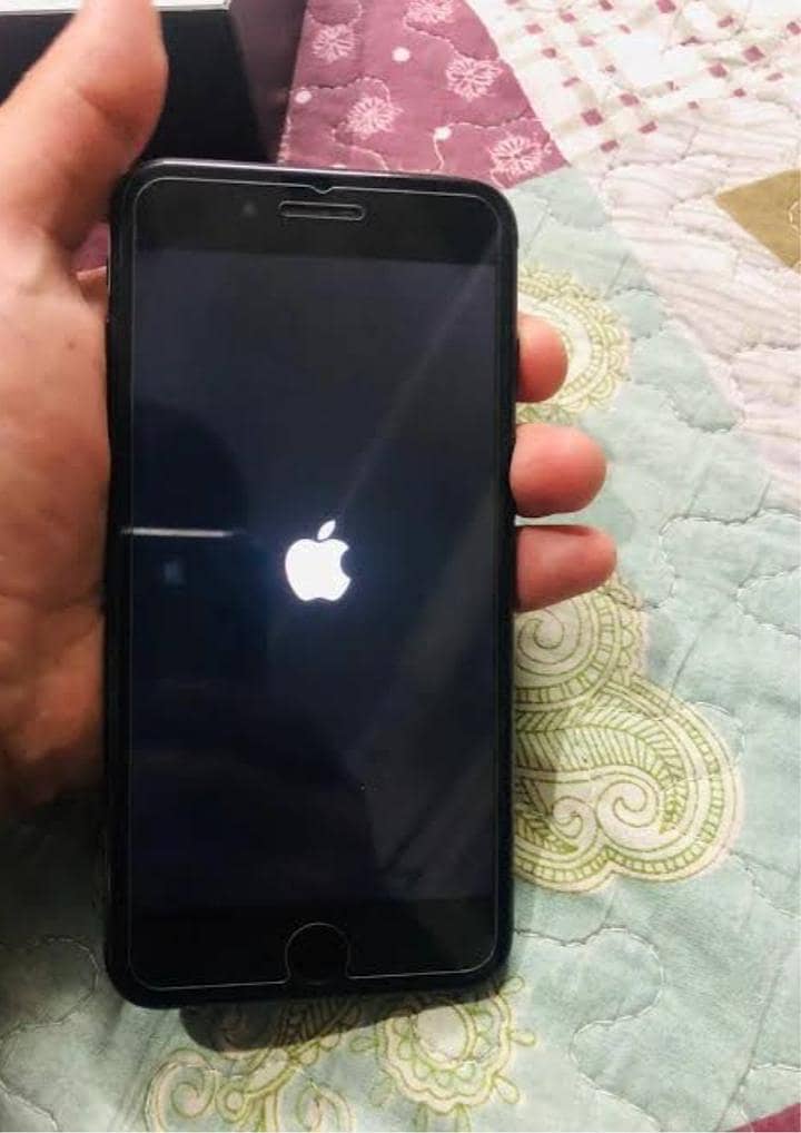 Apple iPhone 7 Plus 0