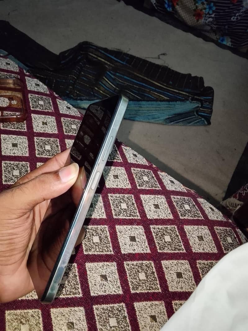 hot 40i only phone 3