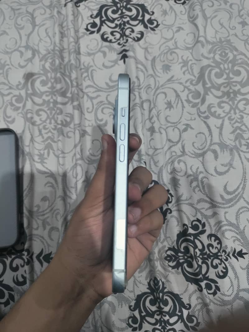 Apple iPhone 15 3