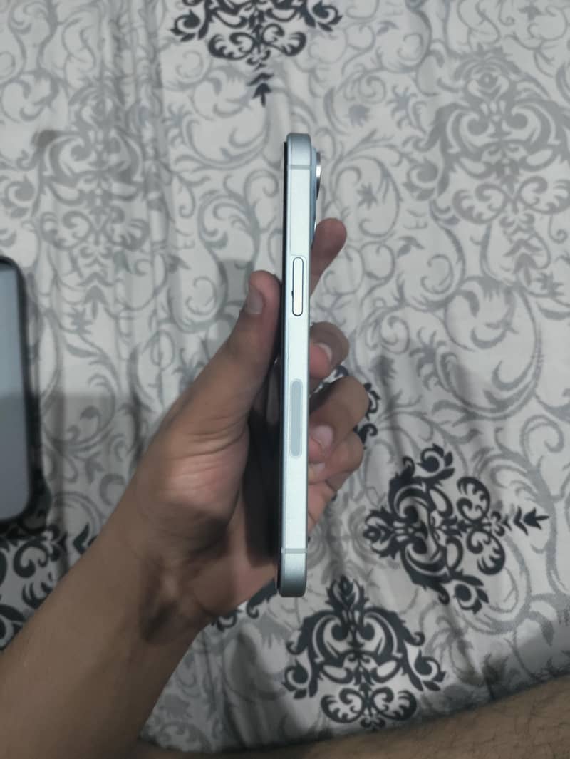 Apple iPhone 15 4