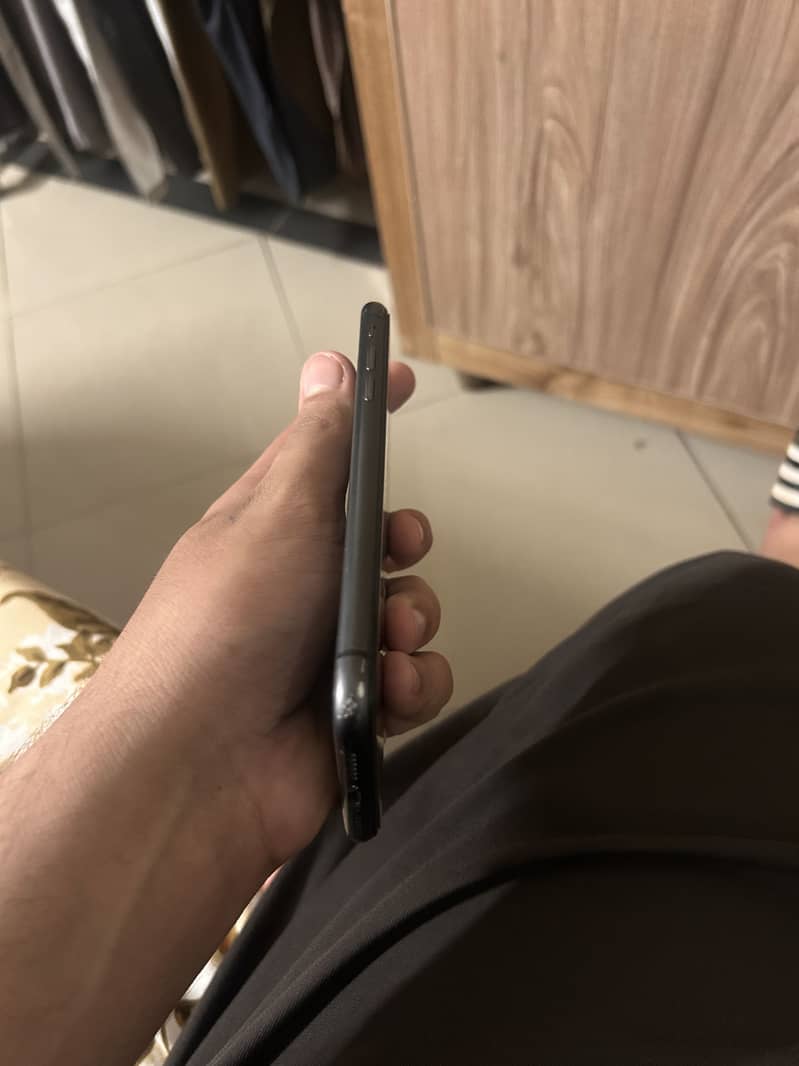 Apple iPhone 11 3