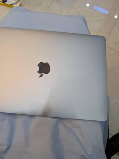 Apple MacBook Air M1 2020 – 8GB / 256GB || 10/10 Condition