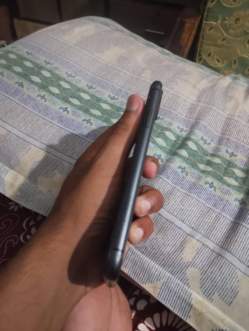 Apple iPhone 11 3
