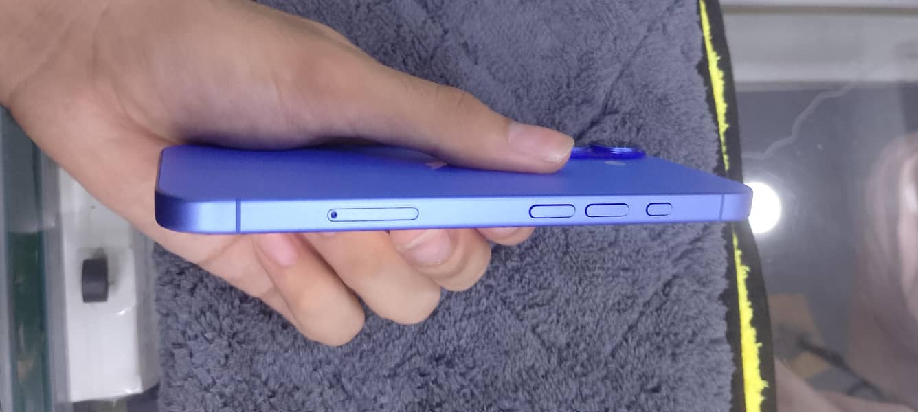 Apple iPhone 16 2